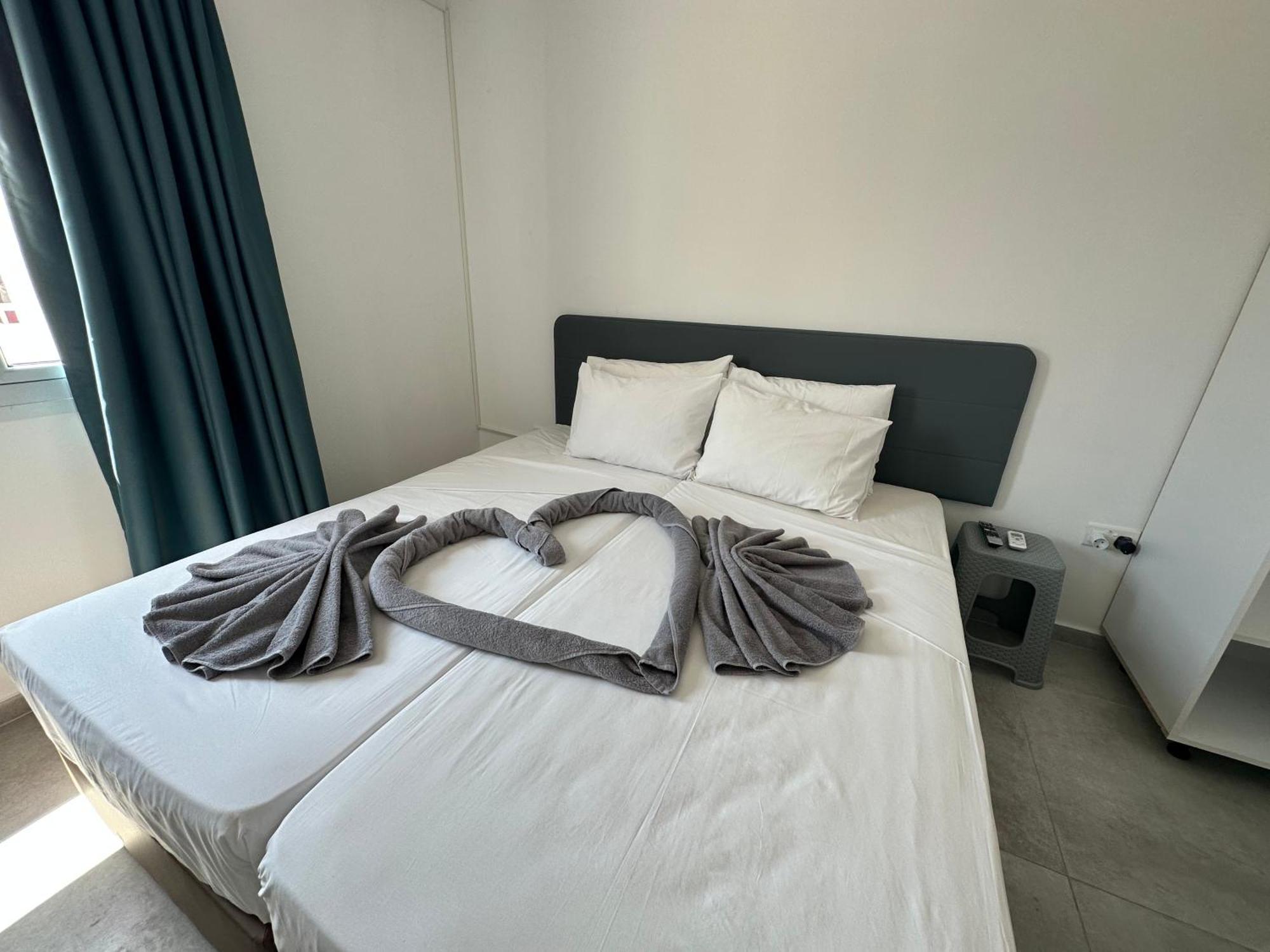 איה נאפה Sun Plaza Suites - Adults Only מראה חיצוני תמונה