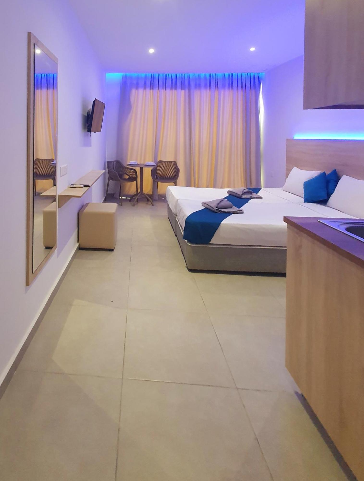 איה נאפה Sun Plaza Suites - Adults Only מראה חיצוני תמונה