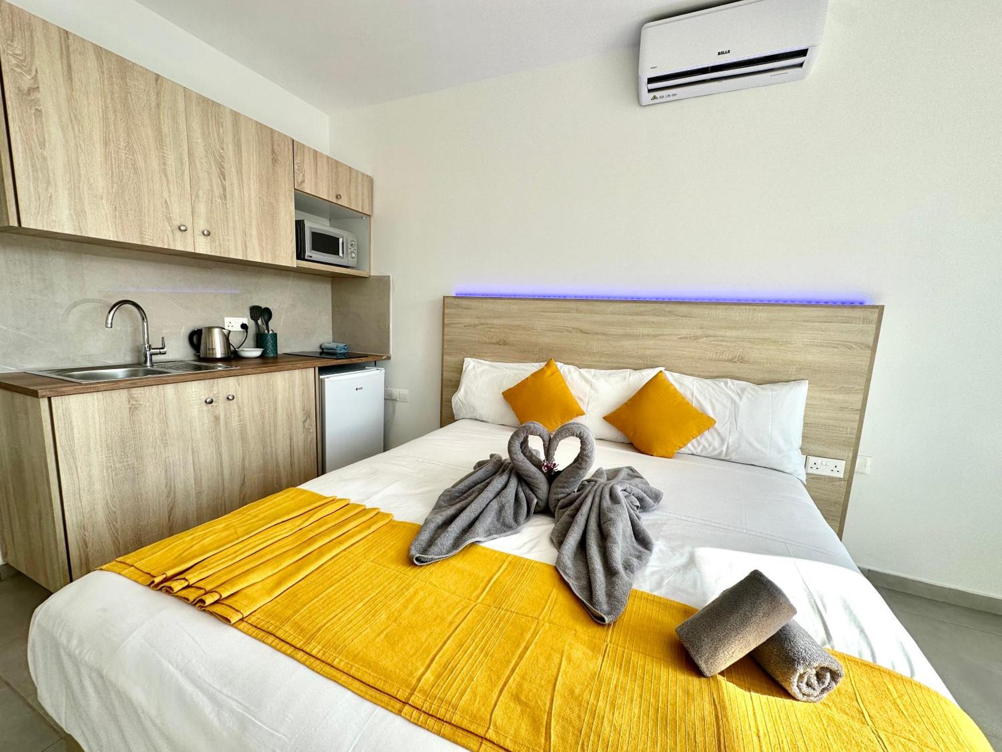 איה נאפה Sun Plaza Suites - Adults Only מראה חיצוני תמונה