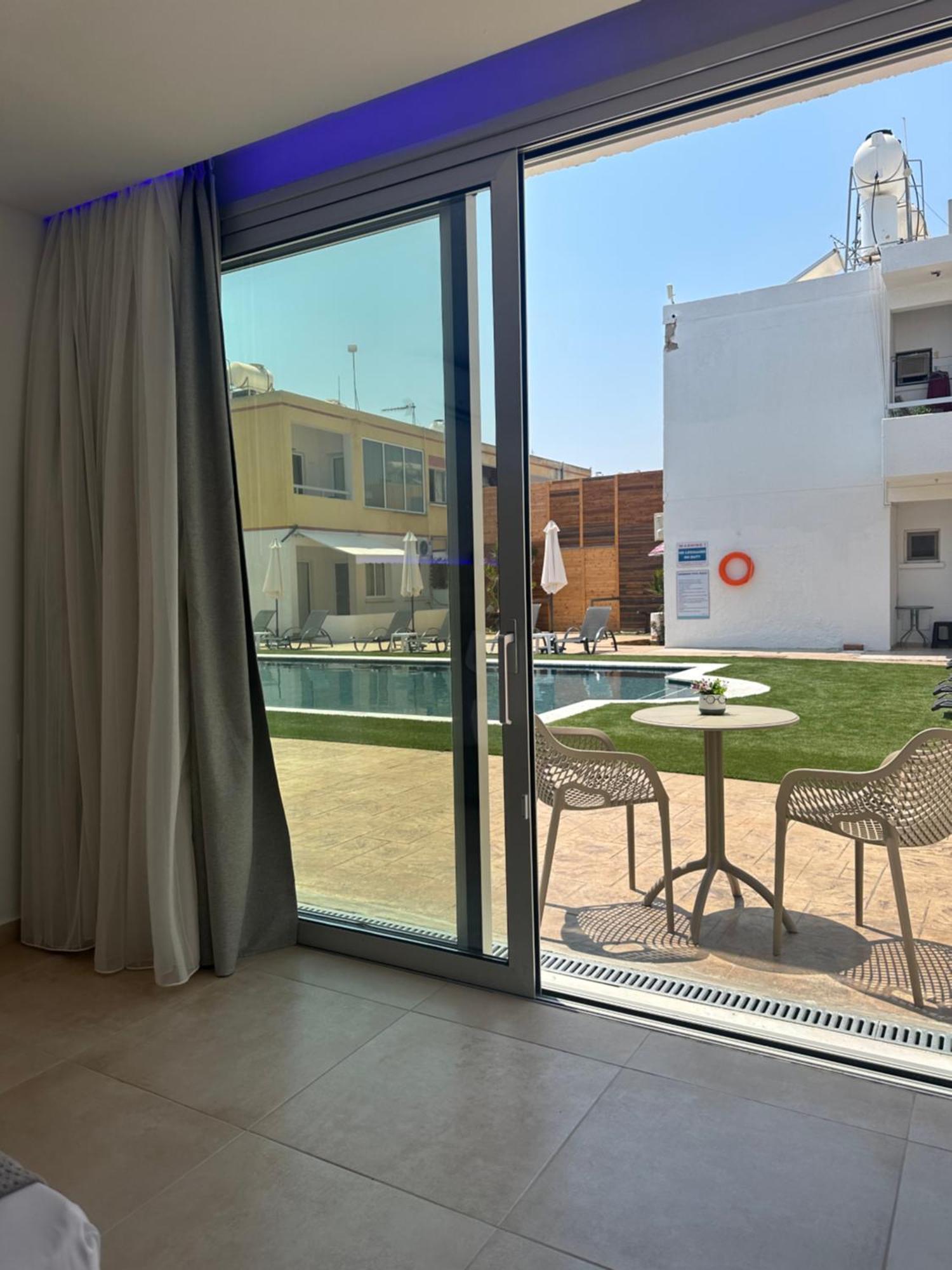 איה נאפה Sun Plaza Suites - Adults Only מראה חיצוני תמונה
