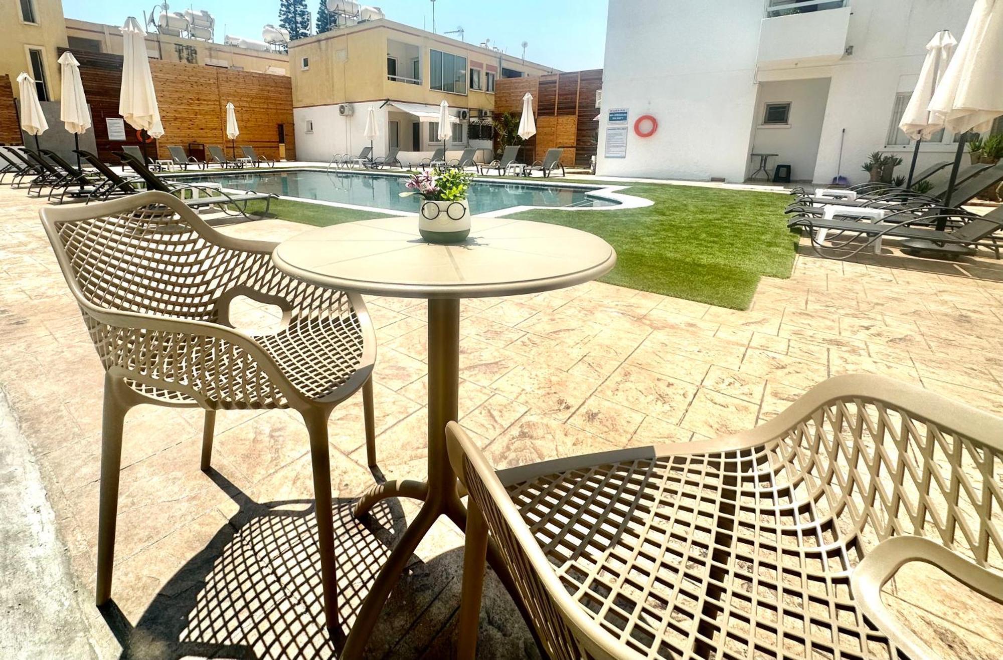 איה נאפה Sun Plaza Suites - Adults Only מראה חיצוני תמונה